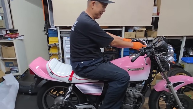 族車にカスタムされたバイク