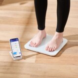 乗るだけで自動記録、エレコム体組成計登場の画像