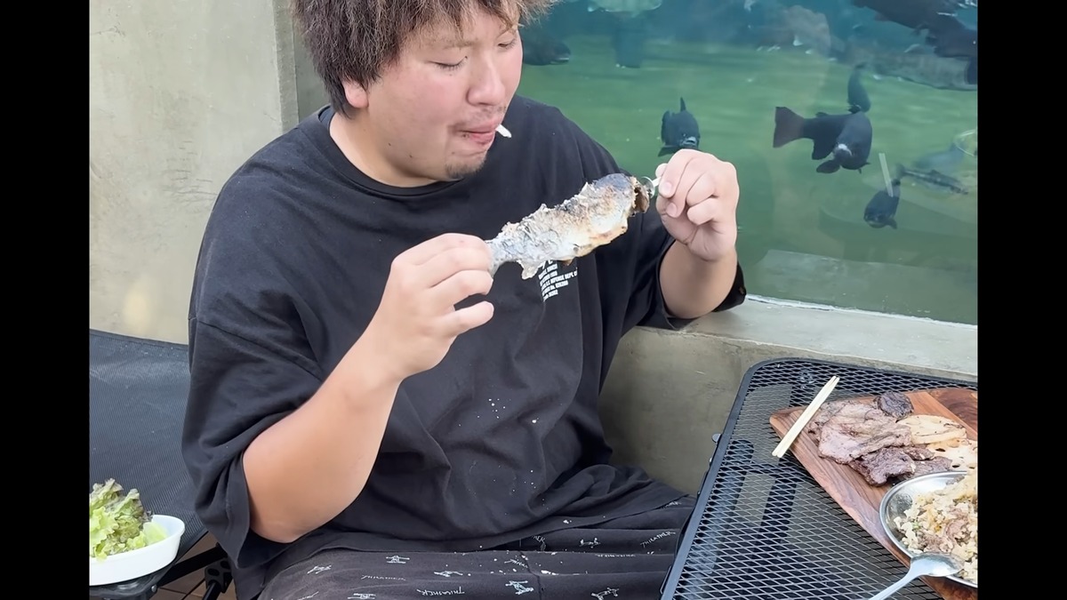 DIY系YouTuber、“庭に作った池”で釣りに挑戦の画像