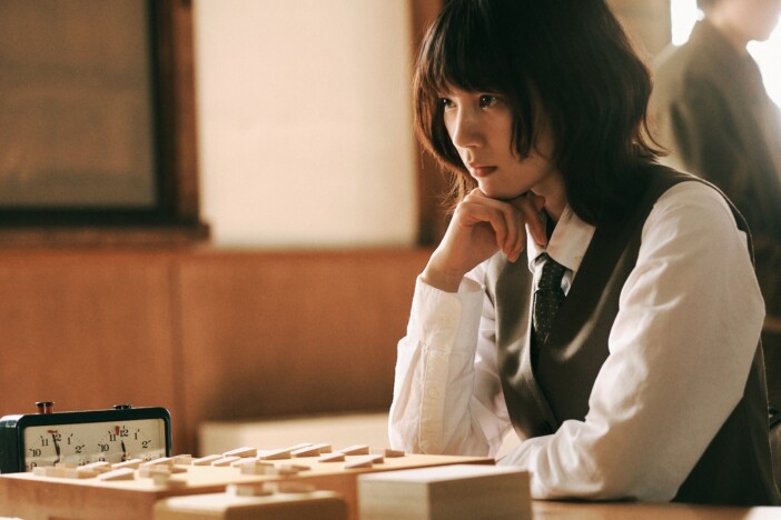 憎しみから一流の女性棋士へ……のんの洗練された演技力に注目『ミス・キング』3話