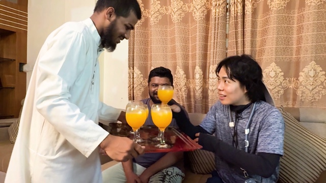 『世界の果てに、くるま置いてきた』4話