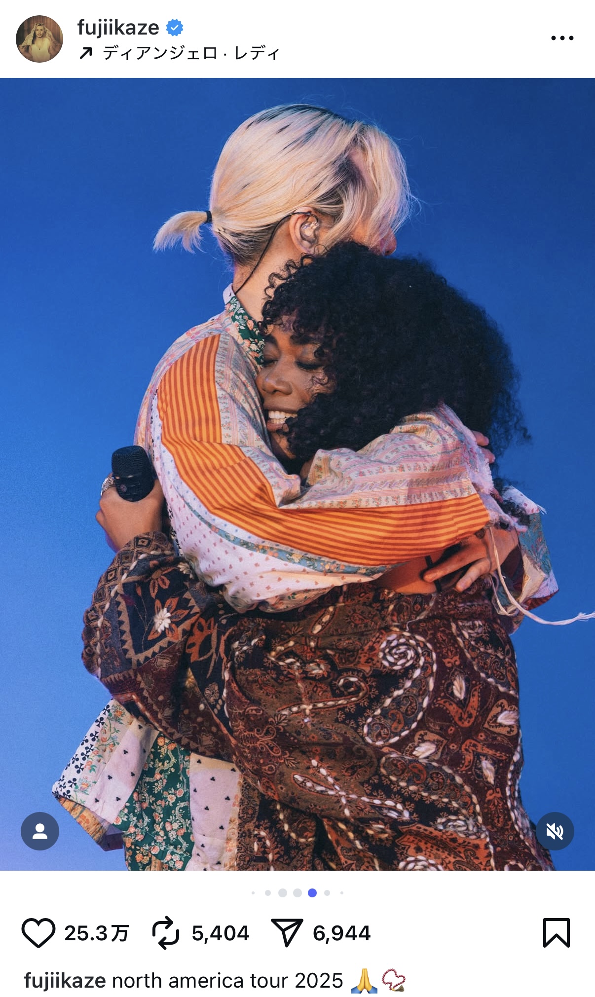 藤井 風、飲み物を豪快に流し込むオフショの画像