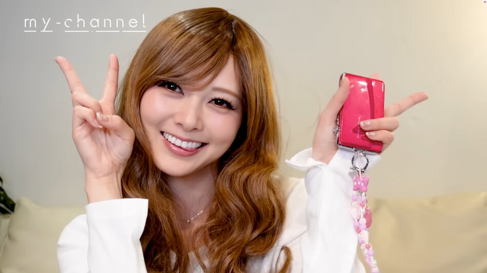 白石麻衣、青春の“平成ギャル”に変身