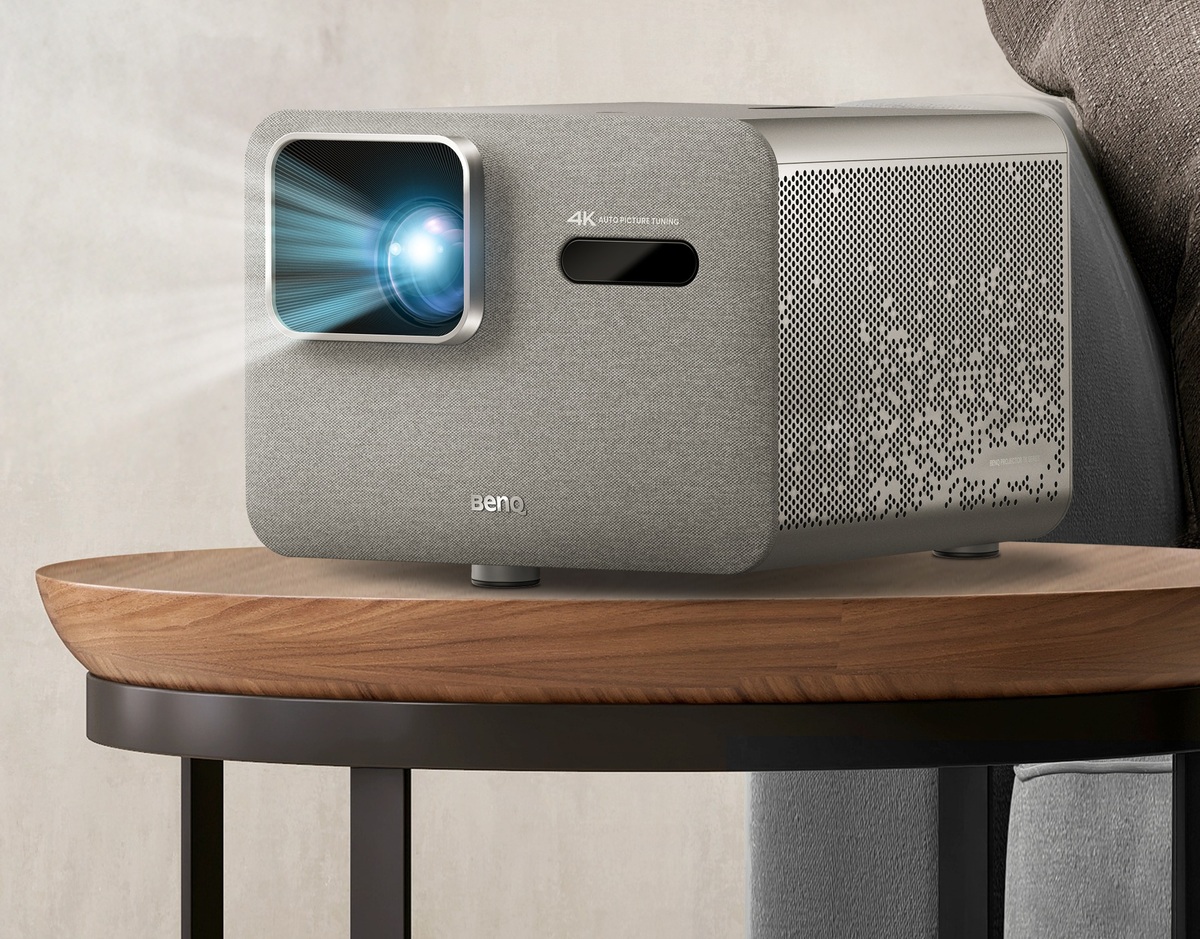 BenQ、4K短焦点プロジェクター