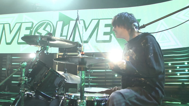 「犬とバカ猫」（10月6日放送『CDTVライブ！ライブ！』より）