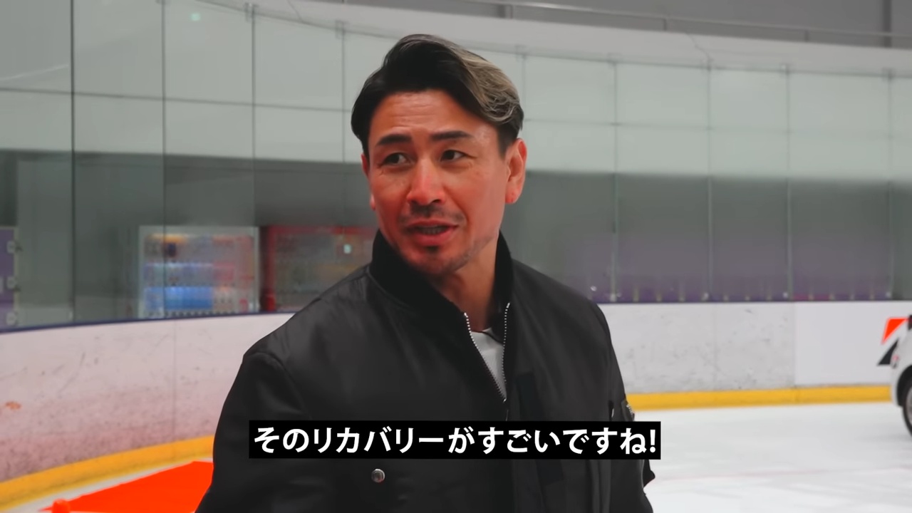 魔裟斗がスケートリンクで「タイヤ」の検証の画像