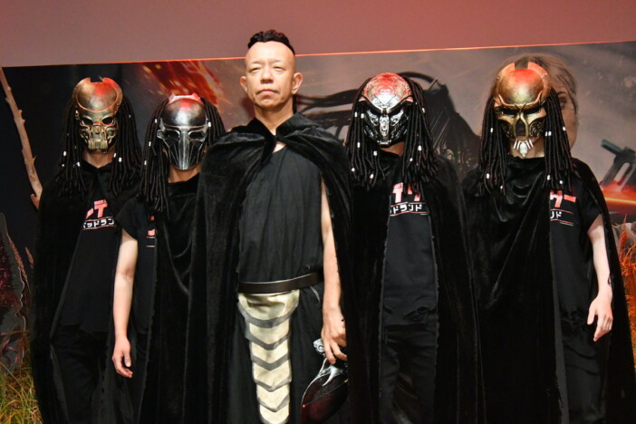 バイきんぐ 小峠英二がモヒカンドレッドで「なんて地だ!!」　『プレデター』最新作に興奮