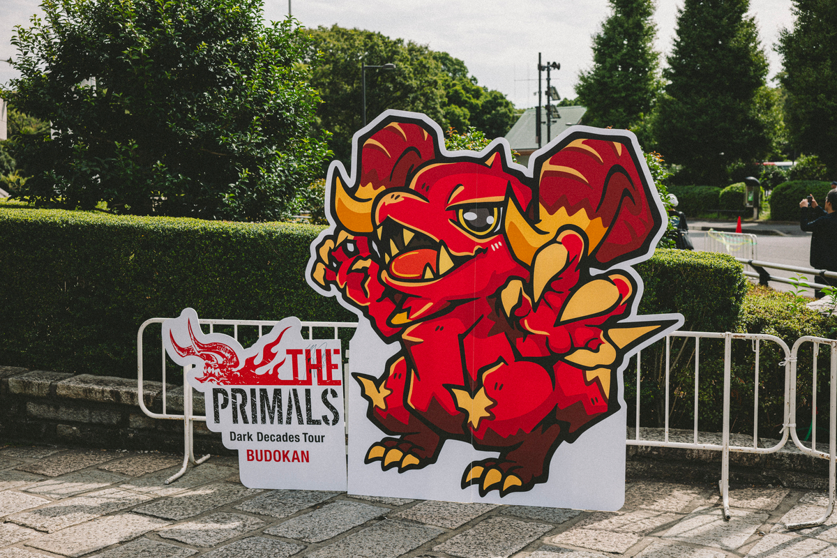 『THE PRIMALS Dark Decades Tour BUDOKAN』ライブ写真（撮影＝西槇太一）