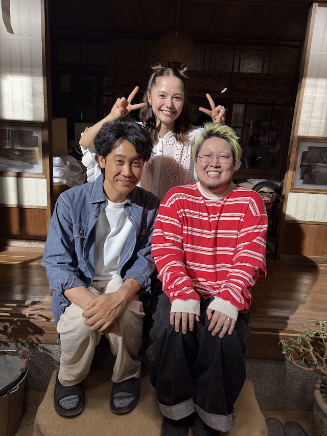 こっちのけんとが大泉洋らと記念撮影の画像