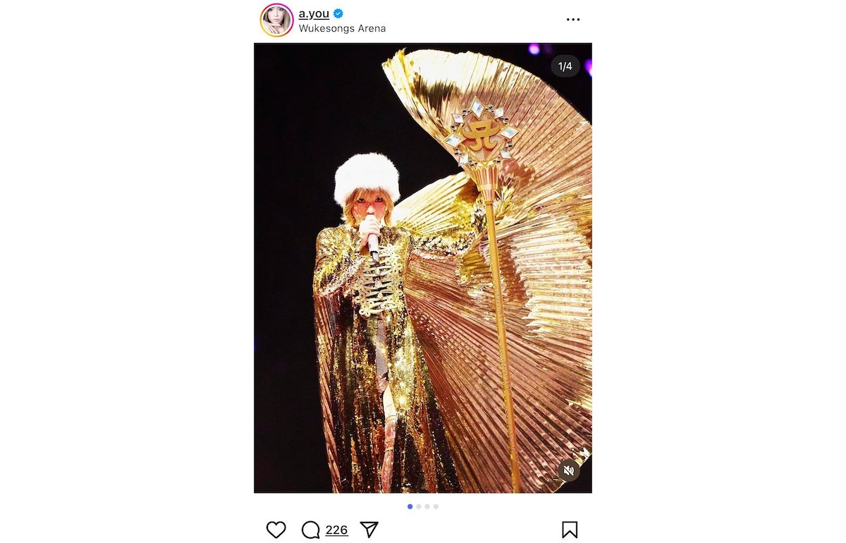 浜崎あゆみ、豪華絢爛な黄金衣装 ゴージャスなライブフォトに「女王感
