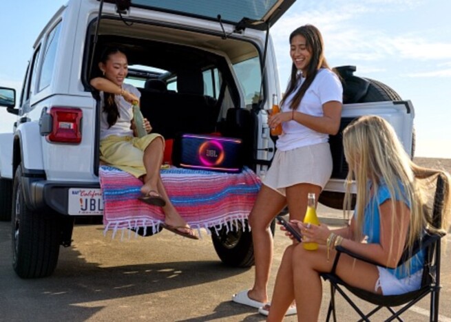 JBL、AI搭載パーティースピーカー