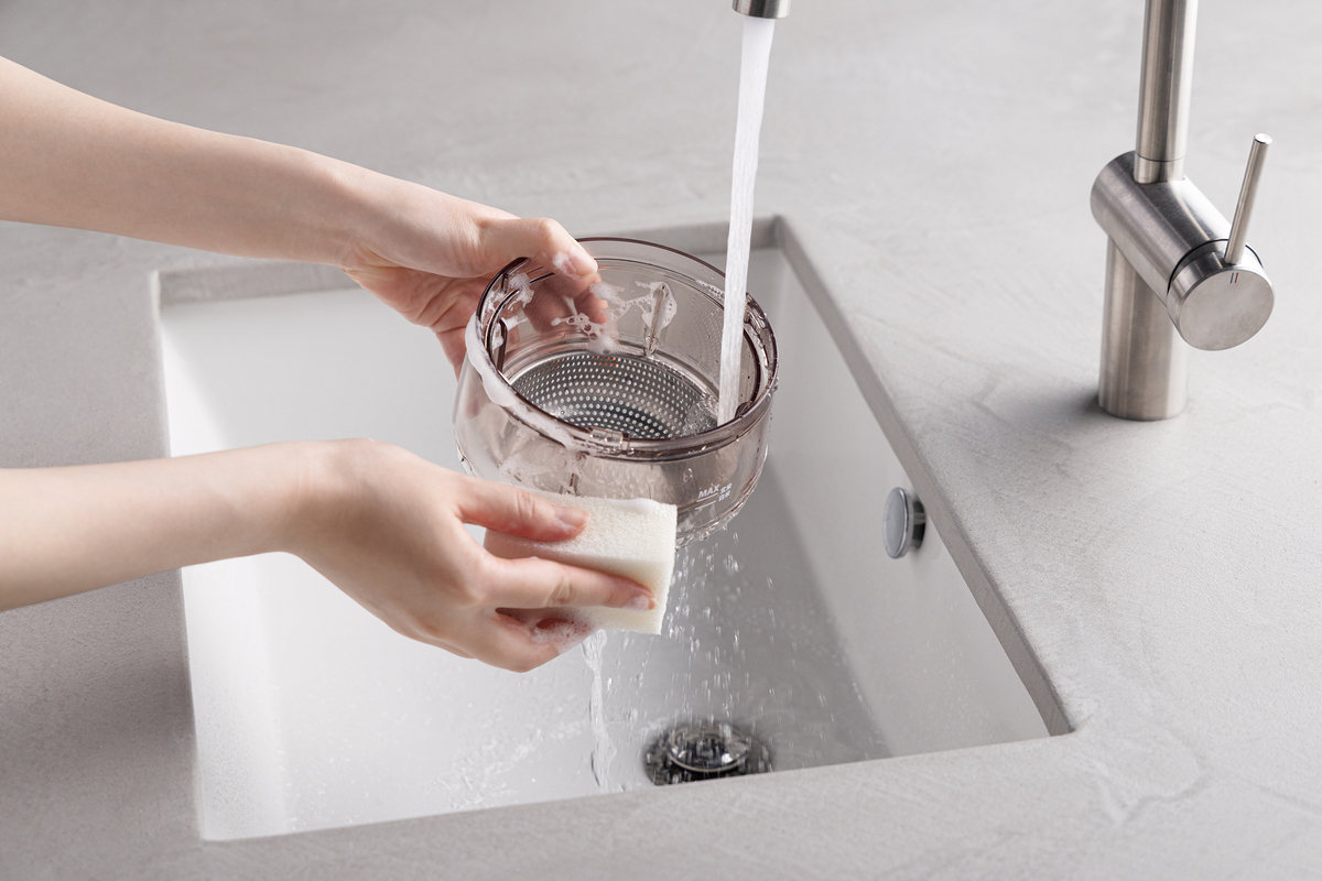 レコルト、14cm幅の小型精米機の画像