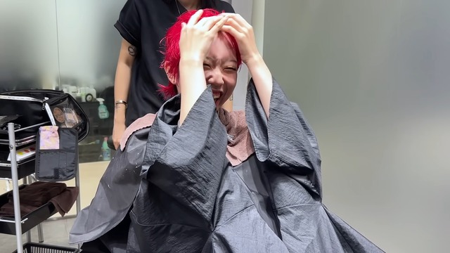 50センチの長髪からイメチェンをした女性