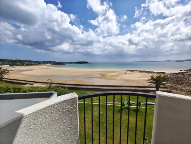 Phone (3)で撮影:ホテルからの海