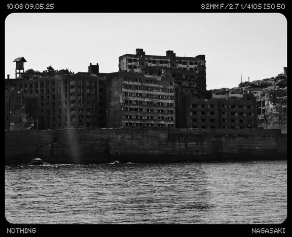 Phone (3)で撮影:軍艦島モノクロ