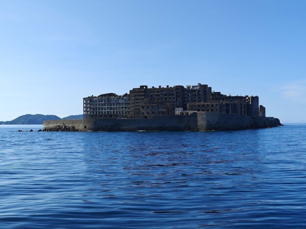 Phone (3)で撮影:軍艦島