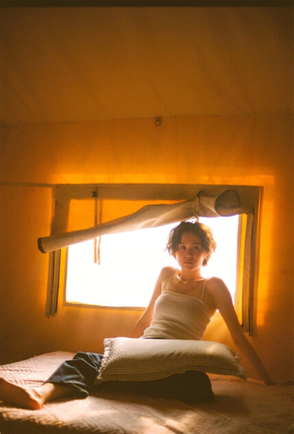 尾碕真花2nd写真集、発売記念お渡し会開催