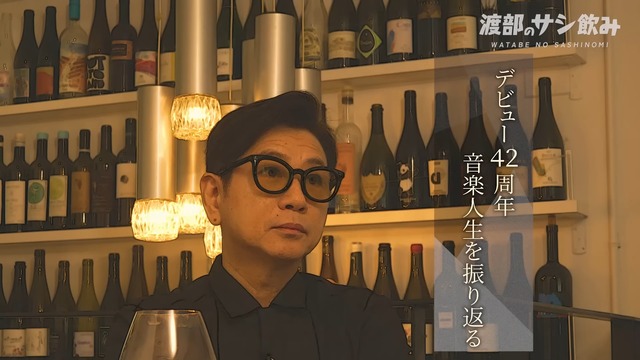 渡部にこれまでの活動について語る藤井フミヤ