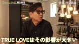 渡部にこれまでの活動について語る藤井フミヤ