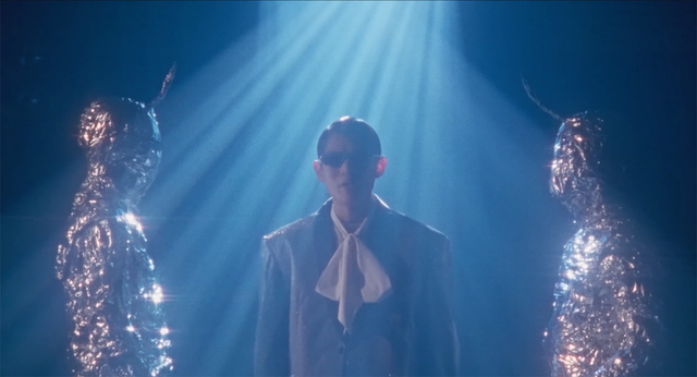 「フラワー」MVより