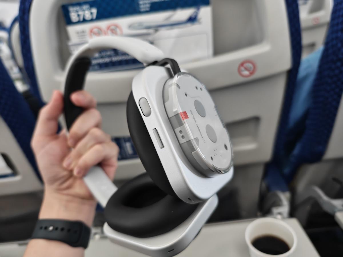 音量調整のホイールや曲送りなども直感的で使いやすい