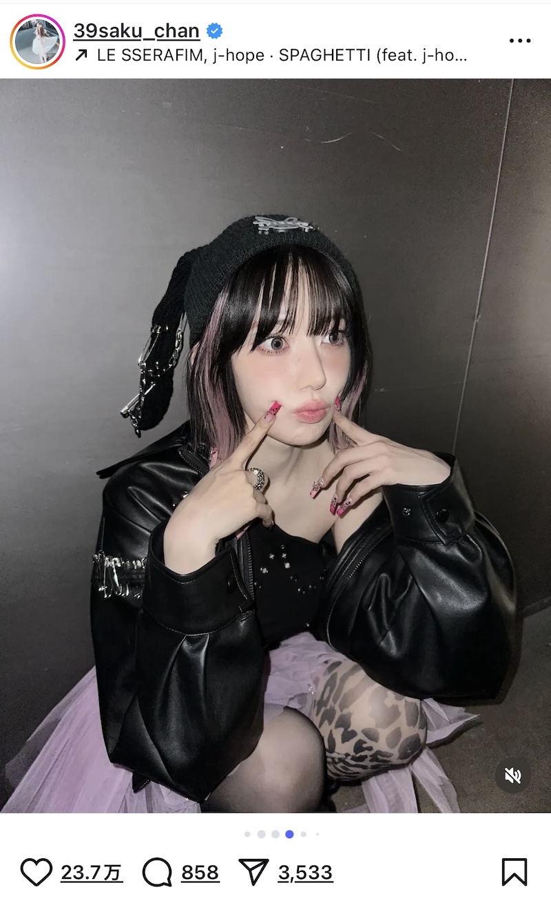 SAKURA、ヘソだしスタイルのMVオフショ公開の画像