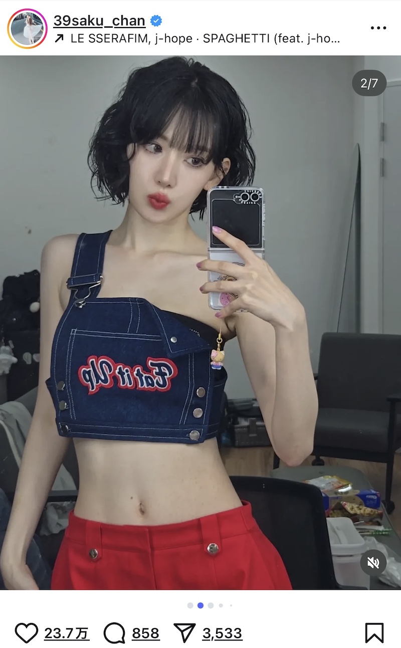 SAKURA、ヘソだしスタイルのMVオフショ公開の画像