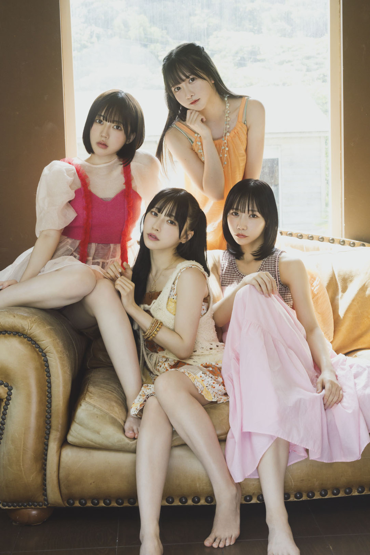 架空アイドルの写真集がAmazonで1位にの画像