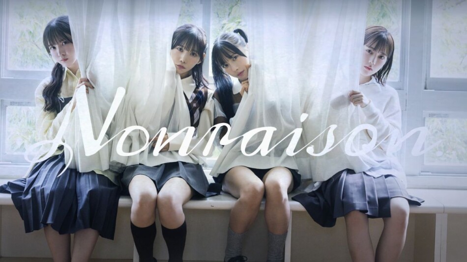 架空アイドルの写真集がAmazonで1位に