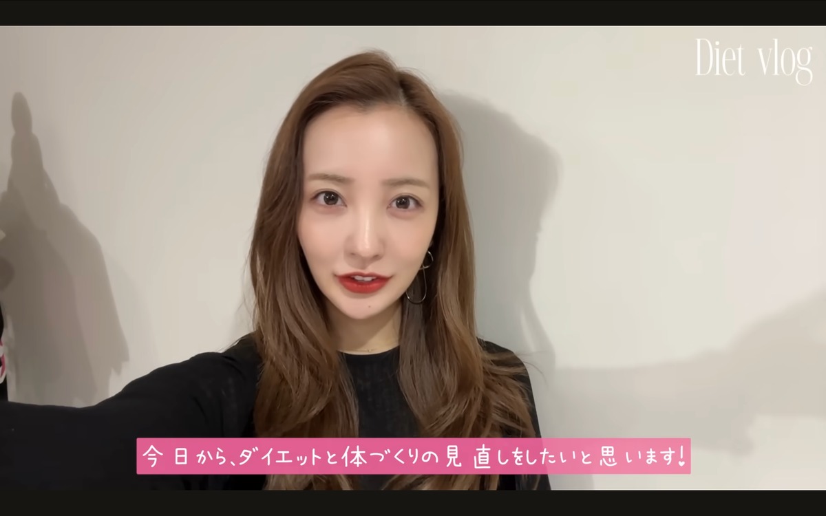 板野友美 公式YouTubeチャンネルより