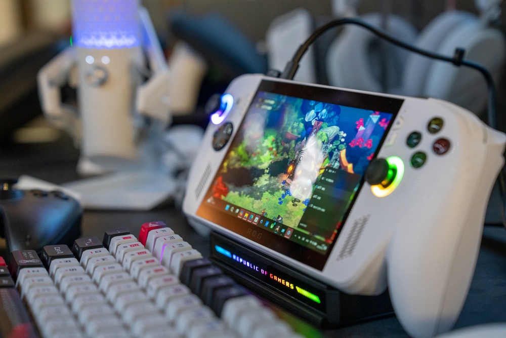 ASUS、Xboxと協業のポータブルPC販売の画像