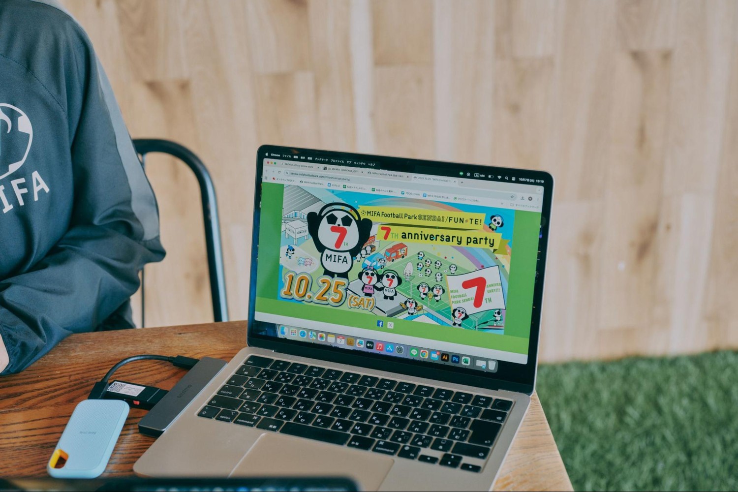 デザイナーに発注して制作してもらったマスコットキャラクター・ミファンダ。さまざまなバリエーションが豊富に存在するの画像