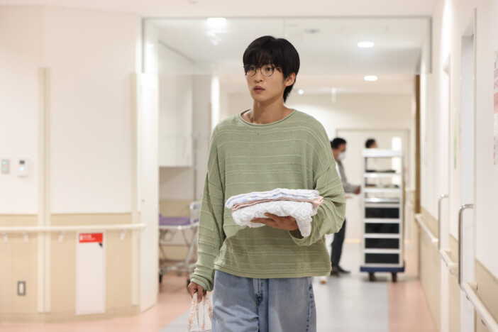 目黒蓮はなぜ“不遇”の役を演じられるのか　『ザ・ロイヤルファミリー』を動かす役割に