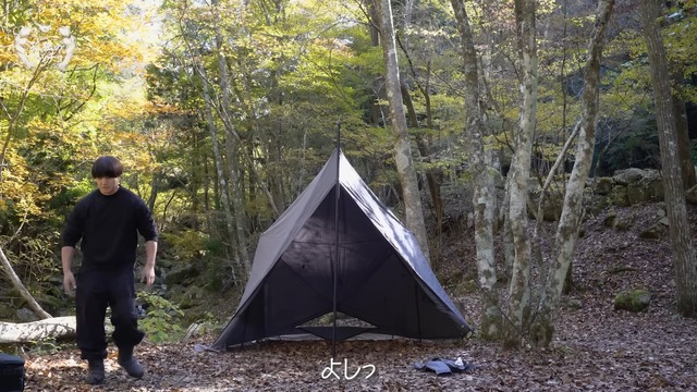 ソロキャンプを楽しむ青木マッチョ