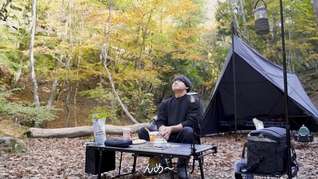 ソロキャンプを楽しむ青木マッチョ