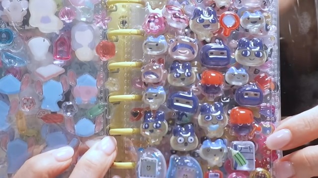 あのと田中みな実のシール手帳