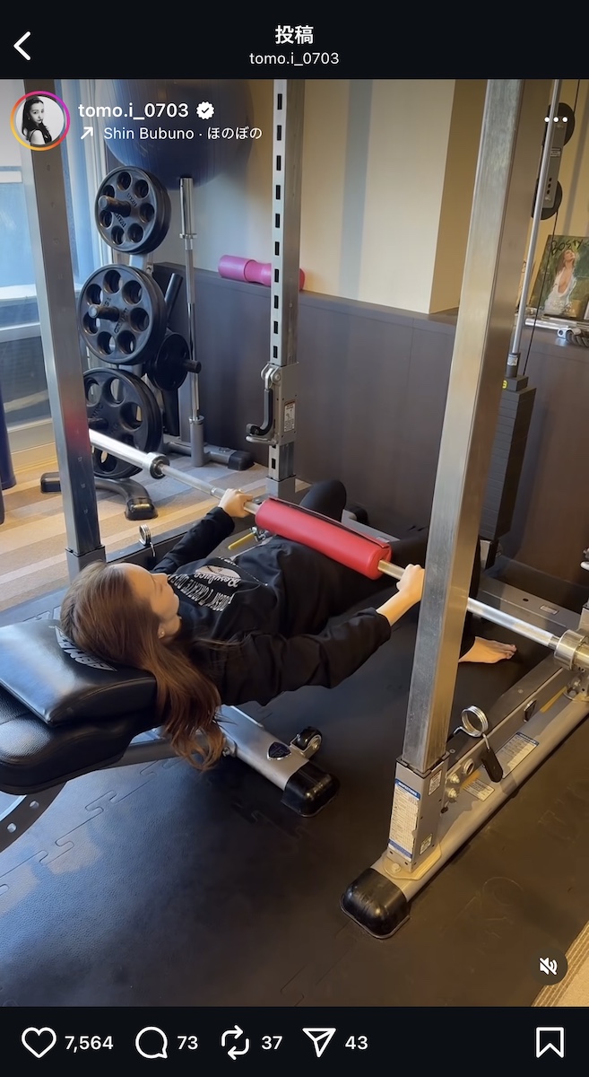 板野友美 公式Instagram