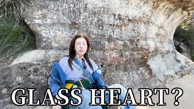 オーストラリアで動物と触れ合う仲里依紗親子