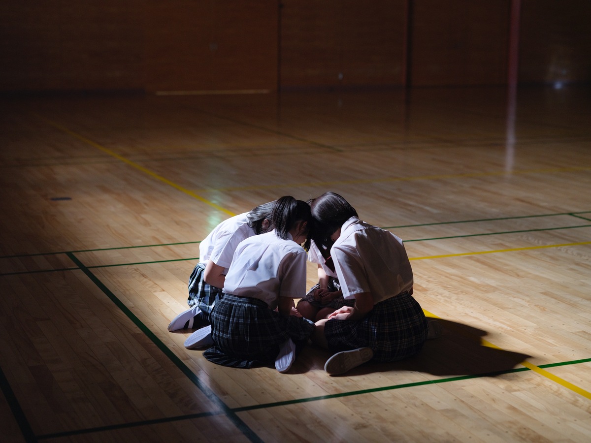 制服の下に隠れた個性を青山裕企が切り取るの画像