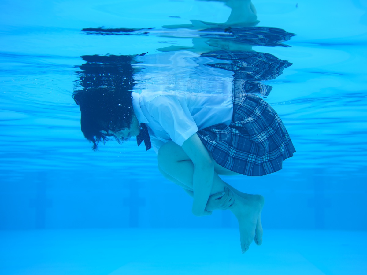 制服の下に隠れた個性を青山裕企が切り取るの画像