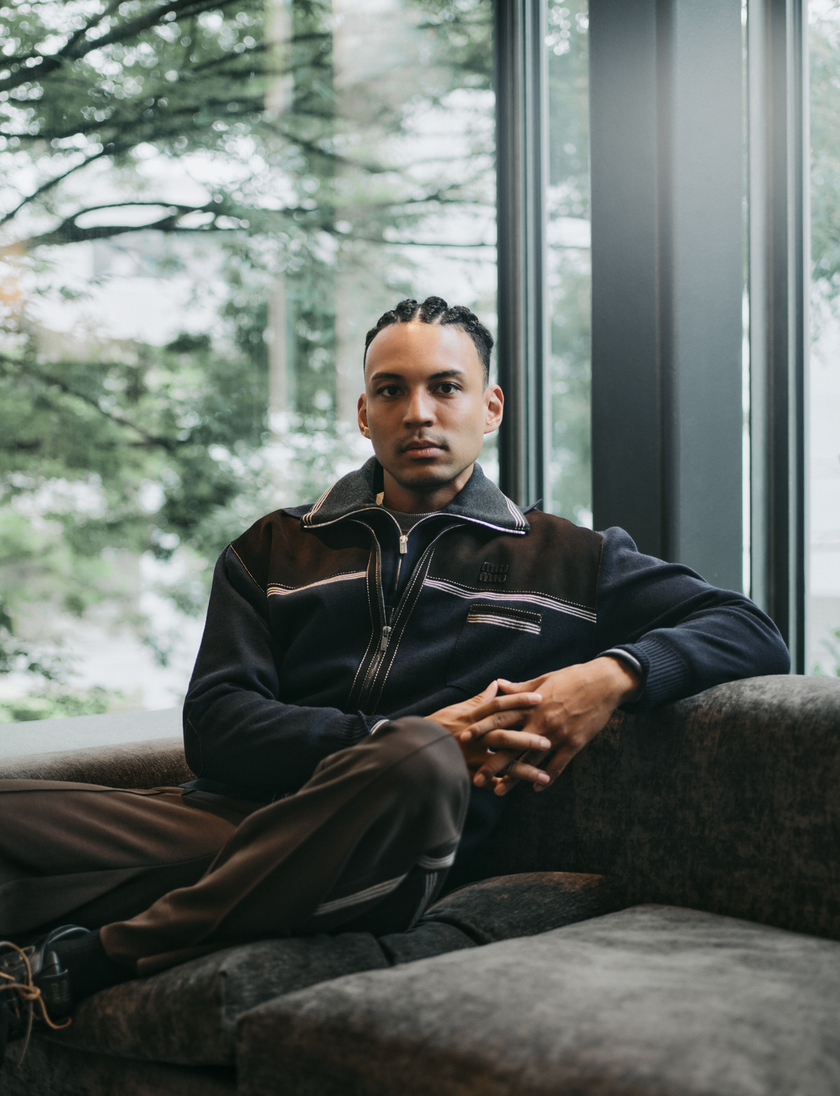 『迷彩色の男』、国際ゲイ小説賞を受賞の画像