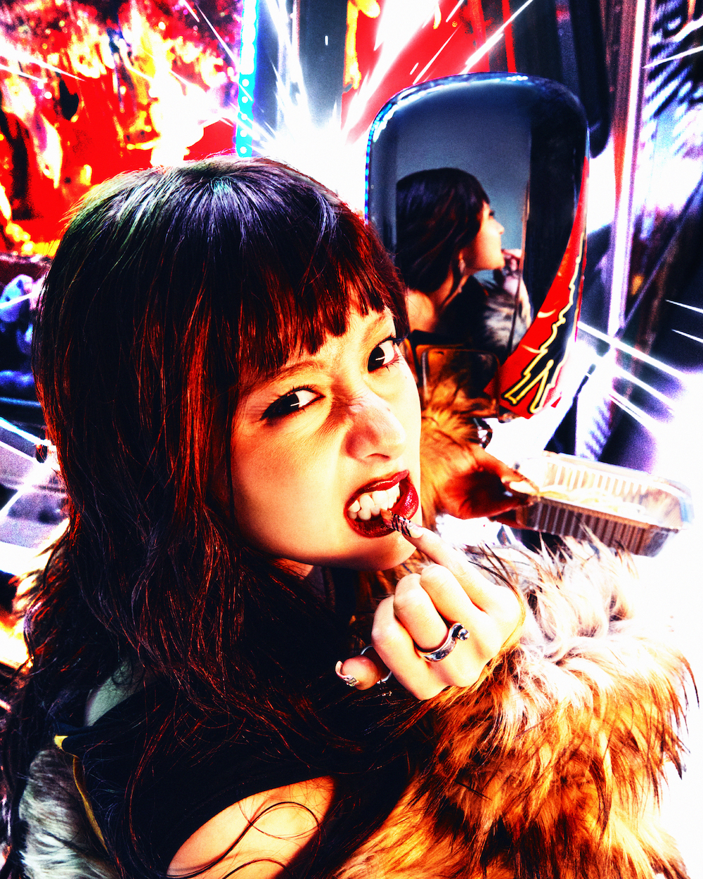 HUH YUNJIN (P)&(C) SOURCE MUSIC