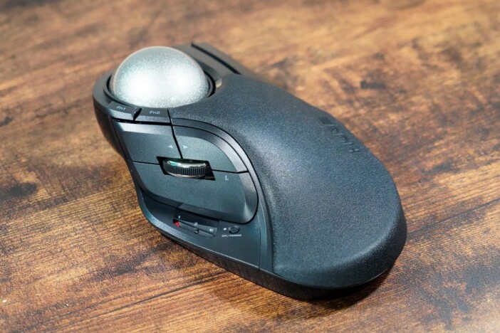 エレコムの「HUGE」シリーズ8年ぶりアップデート、名機「bitra」も復刻 　新型トラックボールマウス3モデル一挙レビュー
