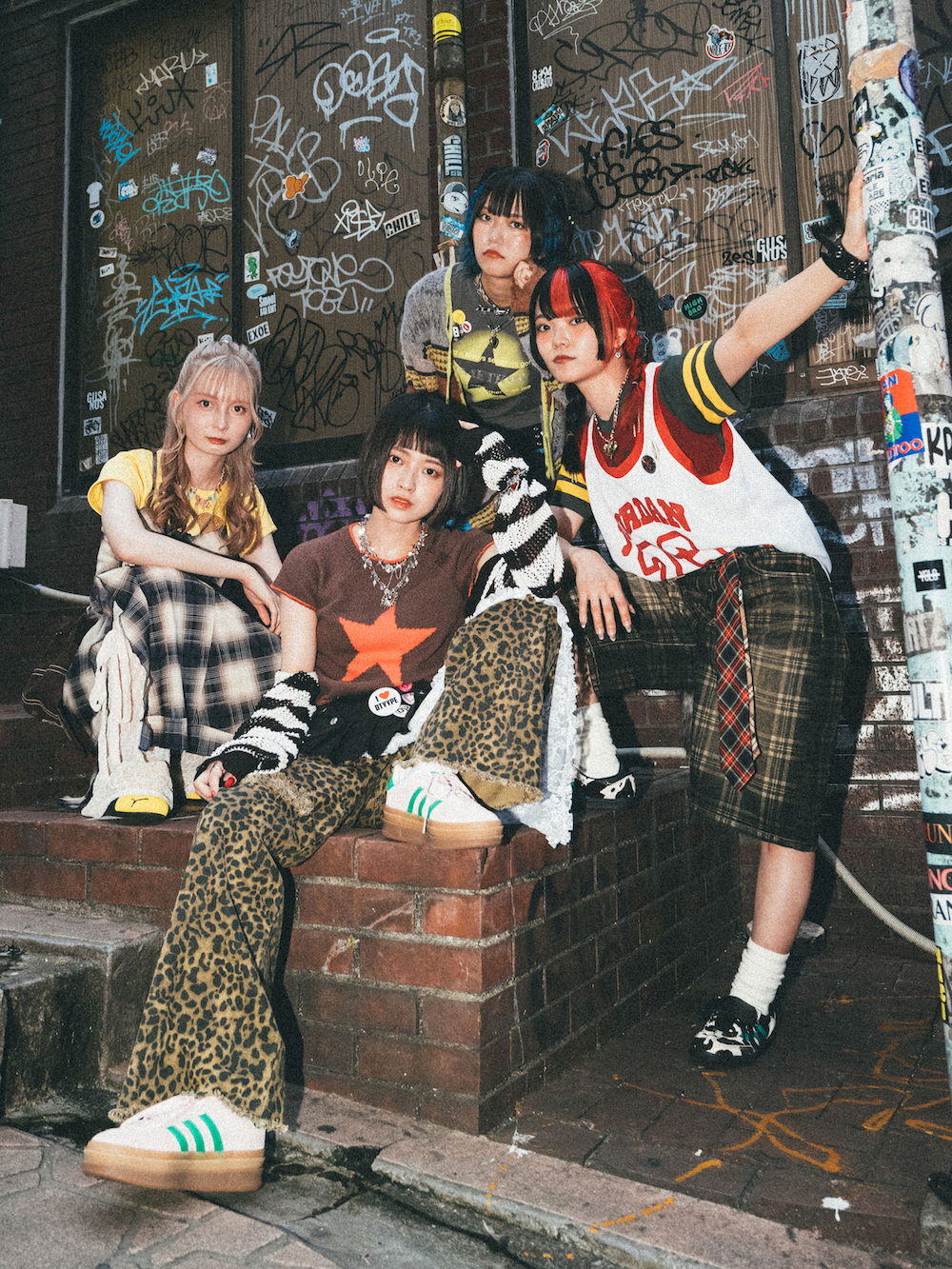 NEK!、「GiMMiCK」MVプレミア公開