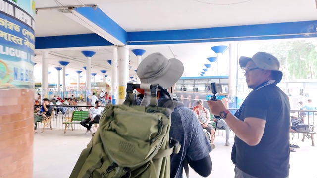 『世界の果てに、くるま置いてきた』8話