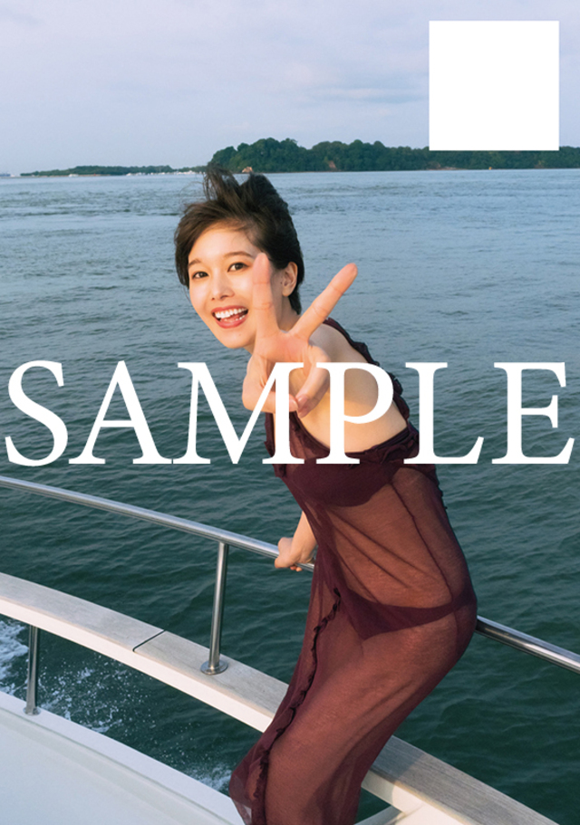 小坂井祐莉絵、シンガポールで大胆水着披露の画像