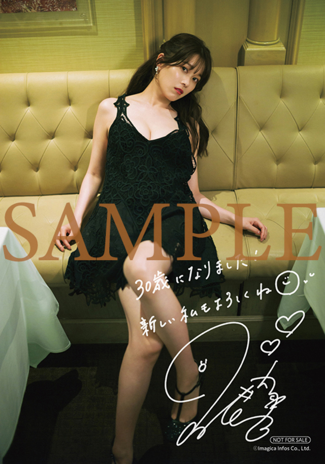 小坂井祐莉絵、シンガポールで大胆水着披露の画像