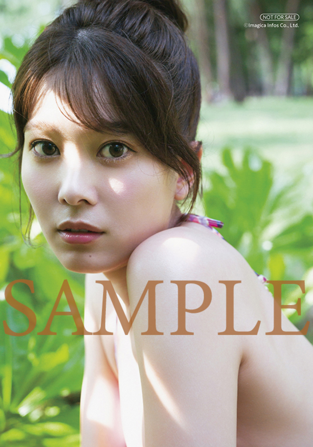 小坂井祐莉絵、シンガポールで大胆水着披露の画像