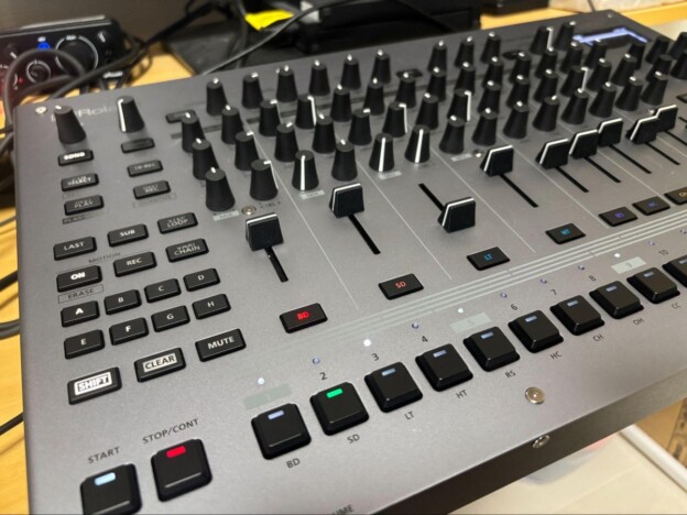 Roland最新リズムマシン「TR-1000」を試奏