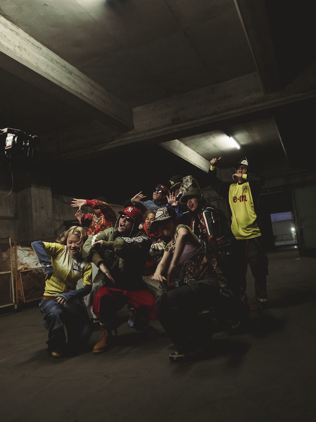 「CROWN」パフォーマンスMVの舞台裏より